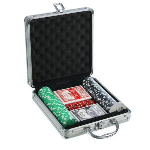 Покер в металлическом кейсе (карты 2 колоды, фишки 100 шт с наминалом, 5 кубиков), 20х20 см